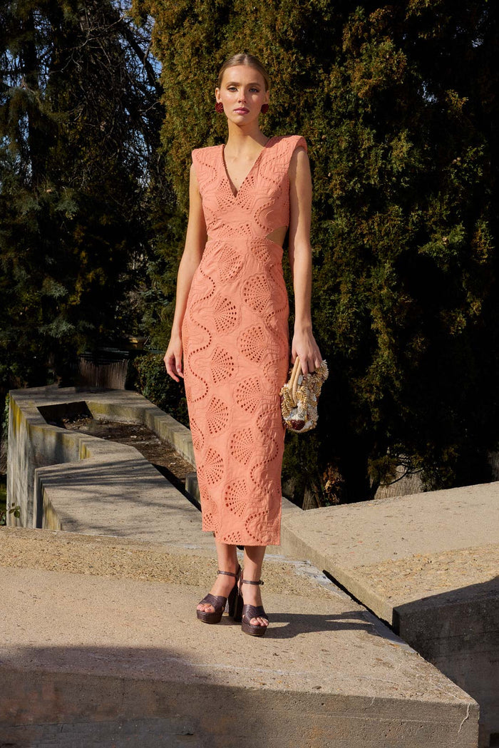 Vestido Marina Teja midi ceñido de Lady Pipa para invitada de boda.