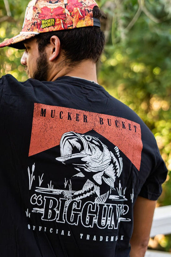 mucker bucket - biggun' tee black back on model