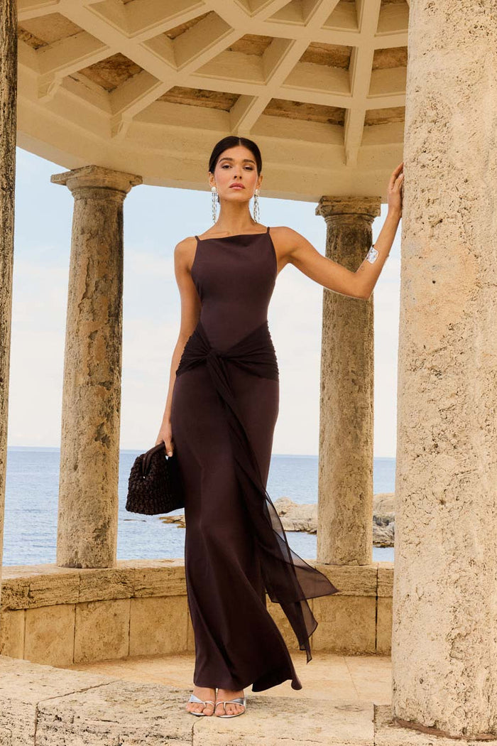 Vestido Cadaqués Marrón maxi halter de tirantes de Lady Pipa para invitada de boda.