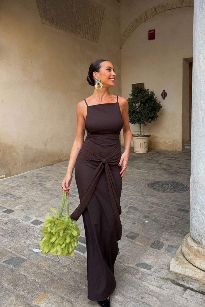 Vestido Cadaqués Marrón maxi halter de tirantes de Lady Pipa para invitada de boda.